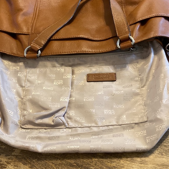 Michael Kors Tote with zipper detail - Picture 5 of 12